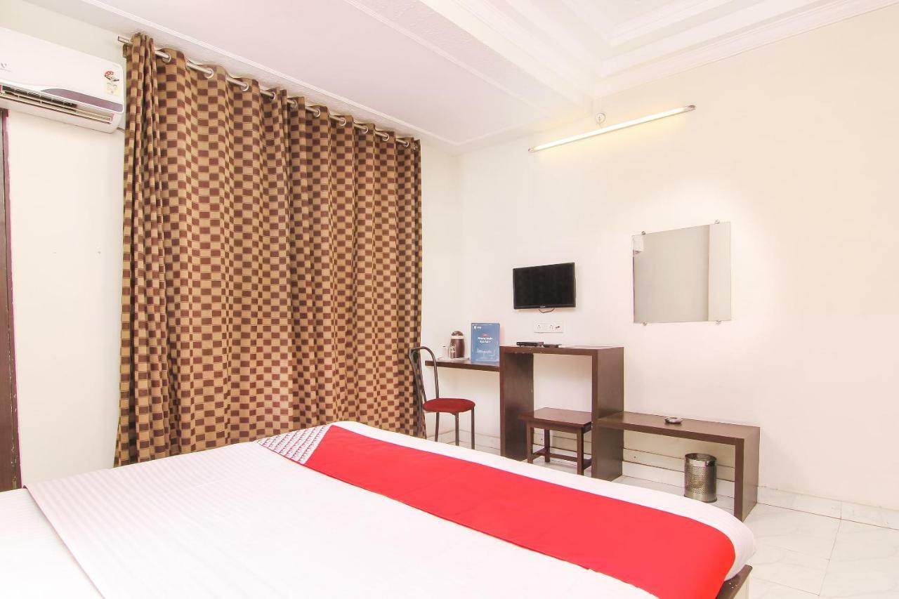 Oyo 14345 Hotel Panchsheel Varanasi Exteriör bild